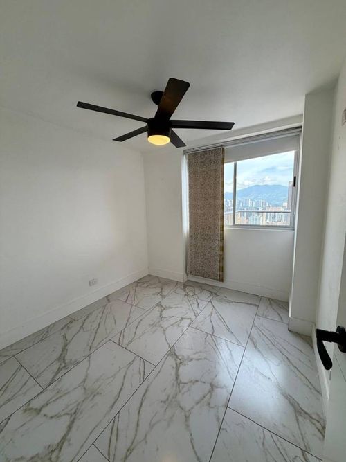 Apartamento de 4 alcobas en venta en Loma De La Doctora, Sabaneta, 98 m² · foto 13 de 16