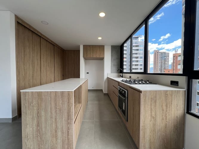 Apartamento de 2 alcobas en arriendo en El Poblado, Medellín, 88 m² · foto 4 de 16