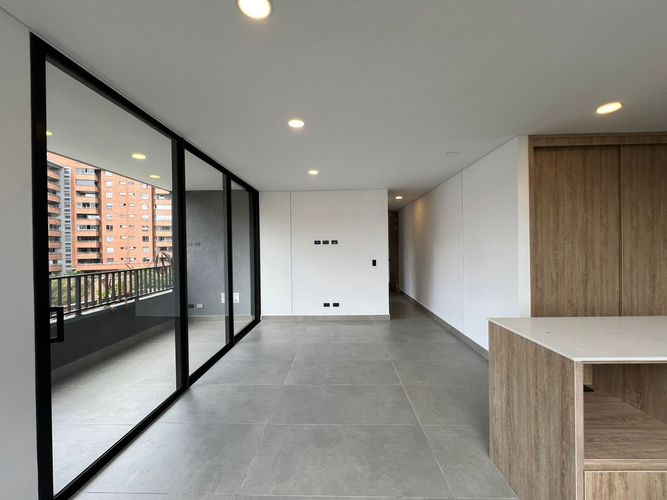 Apartamento de 2 alcobas en arriendo en El Poblado, Medellín, 88 m² · foto 2 de 16