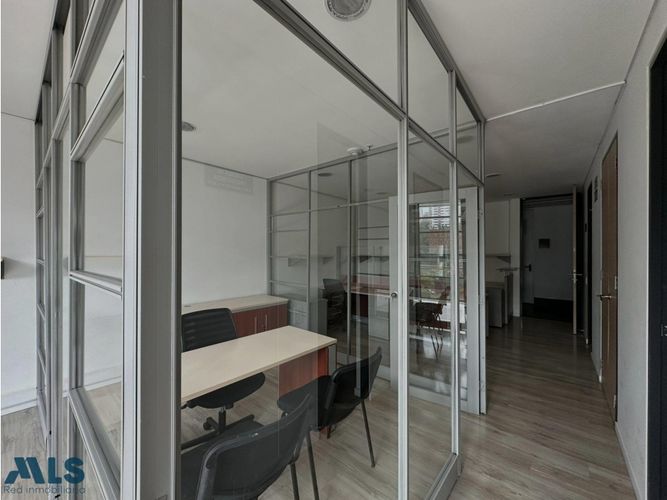 Oficina en venta en Manila, Medellín, 50 m² · foto 2 de 11