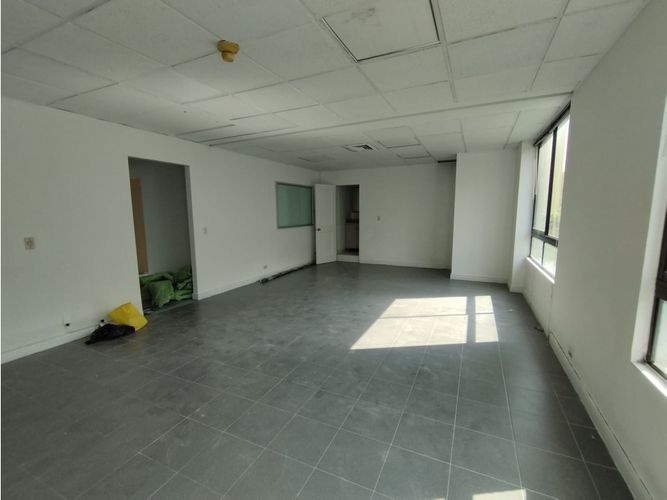 Oficina en venta en La Aguacatala, Medellín, 40 m² · foto 3 de 7