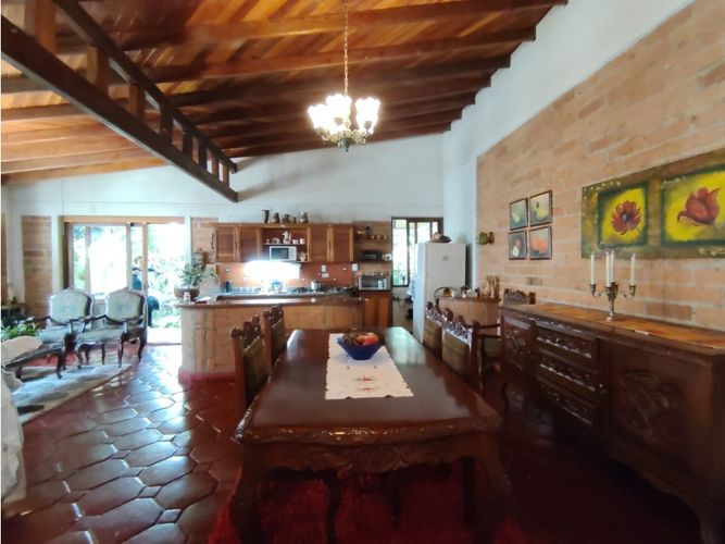Casa de 5 alcobas en venta en San Jose, La Estrella, 257 m² · foto 2 de 14