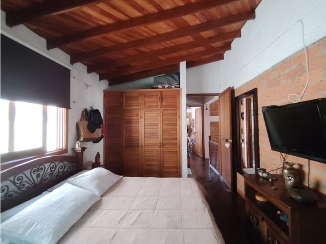 Casa de 5 alcobas en venta en San Jose, La Estrella, 257 m² · foto 9 de 14