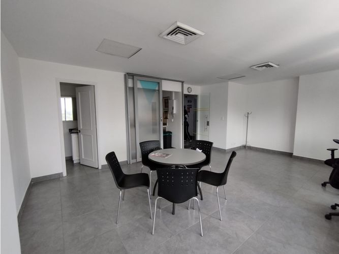 Oficina en venta en La Aguacatala, Medellín, 40 m² · foto 2 de 7