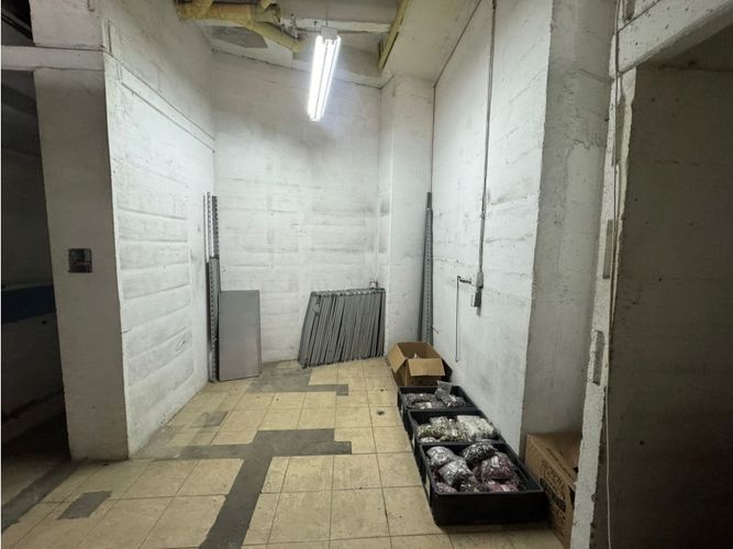 Bodega en venta en San Fernando, Medellín, 522 m² · foto 22 de 23