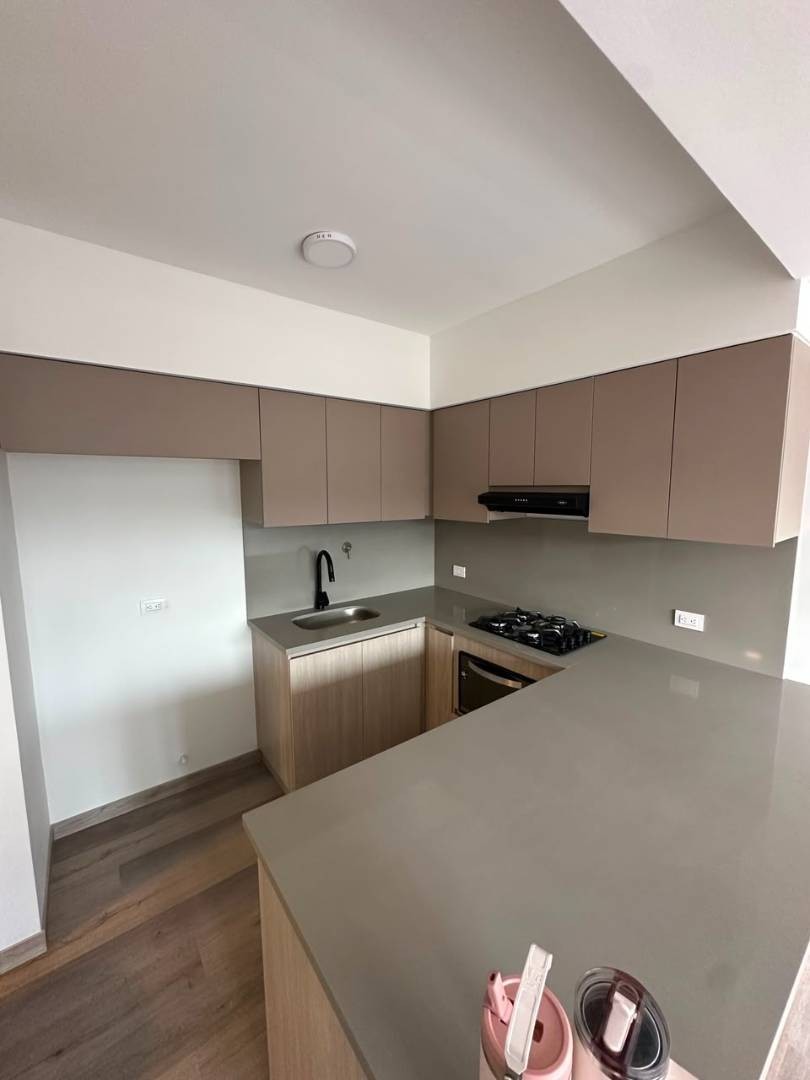 Apartamento en arriendo en Ciudad Del Río, Medellín · foto 3 de 24