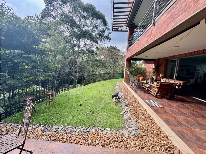 Casa de 3 alcobas en venta en Loma Benedictinos, Envigado, 455 m² · foto 3 de 24