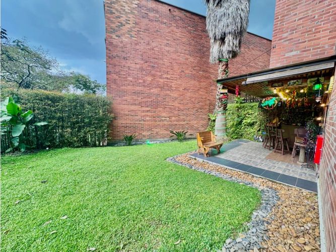 Casa de 3 alcobas en venta en Loma Benedictinos, Envigado, 455 m² · foto 4 de 24