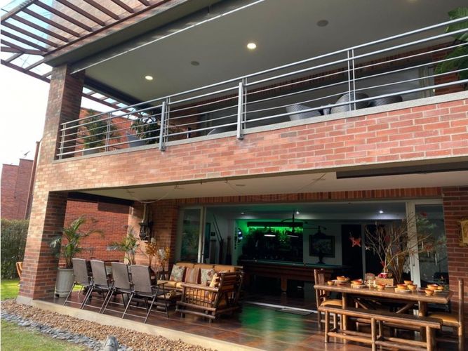 Casa de 3 alcobas en venta en Loma Benedictinos, Envigado, 455 m² · foto 7 de 24
