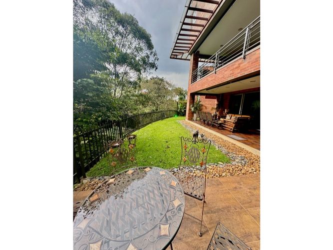 Casa de 3 alcobas en venta en Loma Benedictinos, Envigado, 455 m² · foto 10 de 24