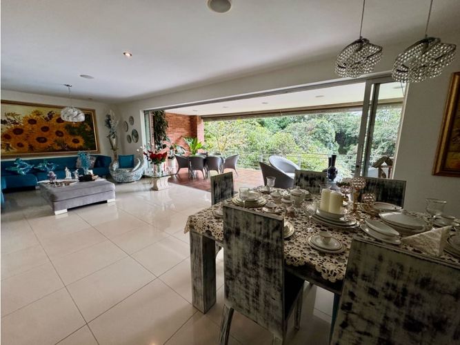 Casa de 3 alcobas en venta en Loma Benedictinos, Envigado, 455 m² · foto 12 de 24