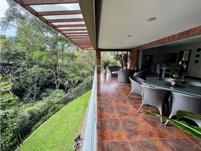 Casa de 3 alcobas en venta en Loma Benedictinos, Envigado, 455 m² · foto 14 de 24