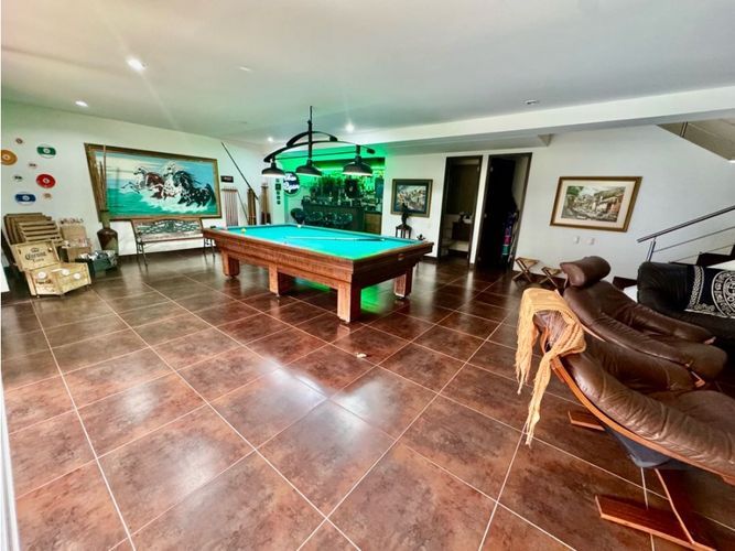 Casa de 3 alcobas en venta en Loma Benedictinos, Envigado, 455 m² · foto 19 de 24