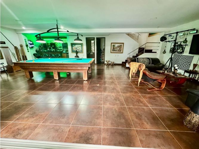 Casa de 3 alcobas en venta en Loma Benedictinos, Envigado, 455 m² · foto 23 de 24
