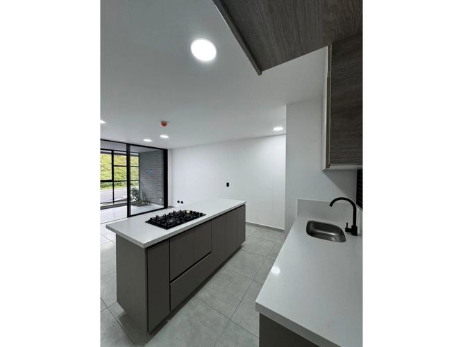 Apartaestudio en venta en Envigado, 65 m² · foto 2 de 15