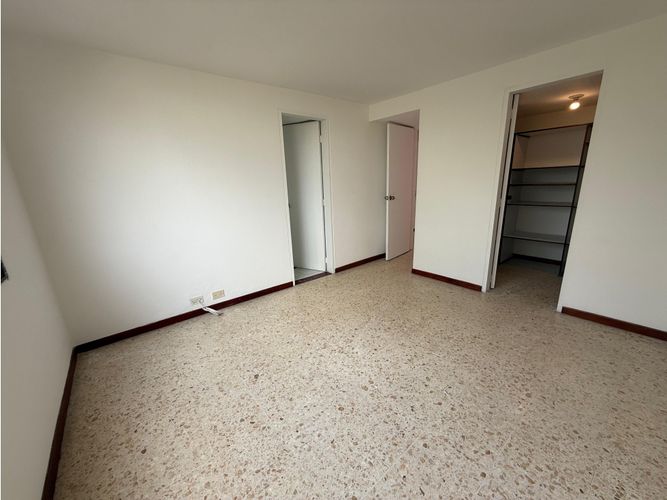 Apartamento en venta en El Poblado, Medellín · foto 6 de 18