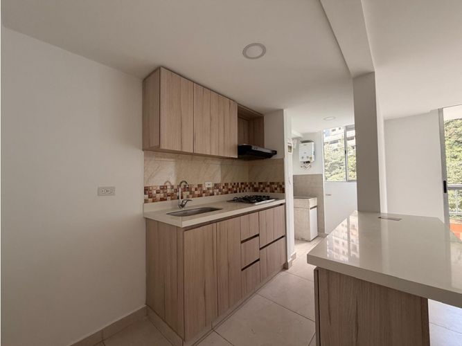 Apartamento de 2 alcobas en venta en Loma De San Jose, Sabaneta, 57 m² · foto 2 de 20
