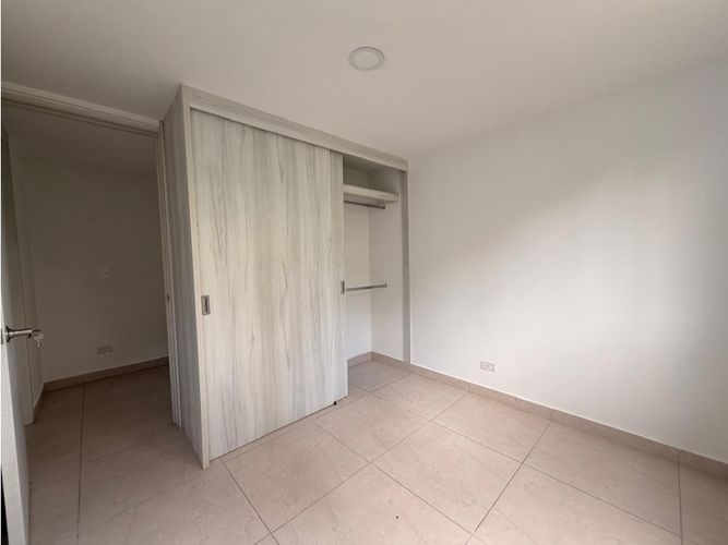 Apartamento de 2 alcobas en venta en Loma De San Jose, Sabaneta, 57 m² · foto 9 de 20