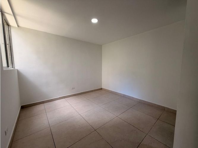 Apartamento de 2 alcobas en venta en Loma De San Jose, Sabaneta, 57 m² · foto 15 de 20