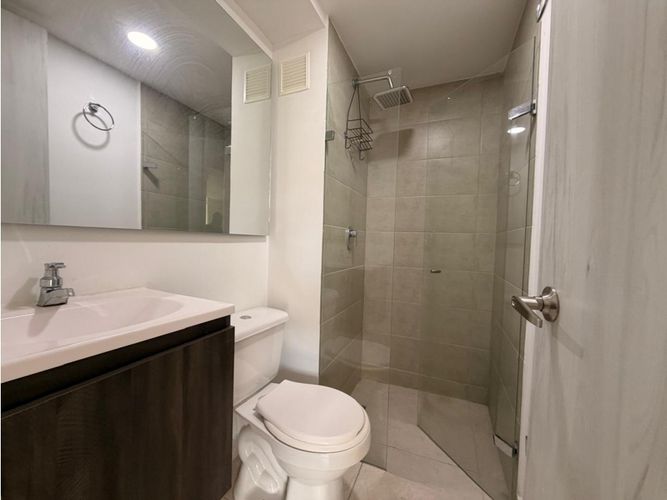 Apartamento de 2 alcobas en venta en Loma De San Jose, Sabaneta, 57 m² · foto 18 de 20