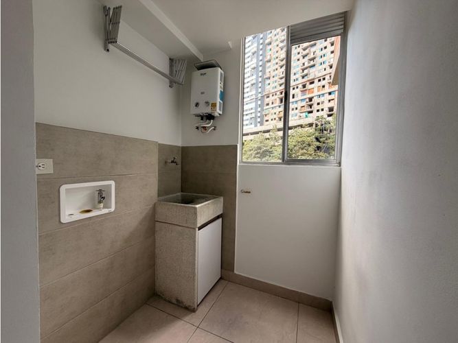 Apartamento de 2 alcobas en venta en Loma De San Jose, Sabaneta, 57 m² · foto 19 de 20