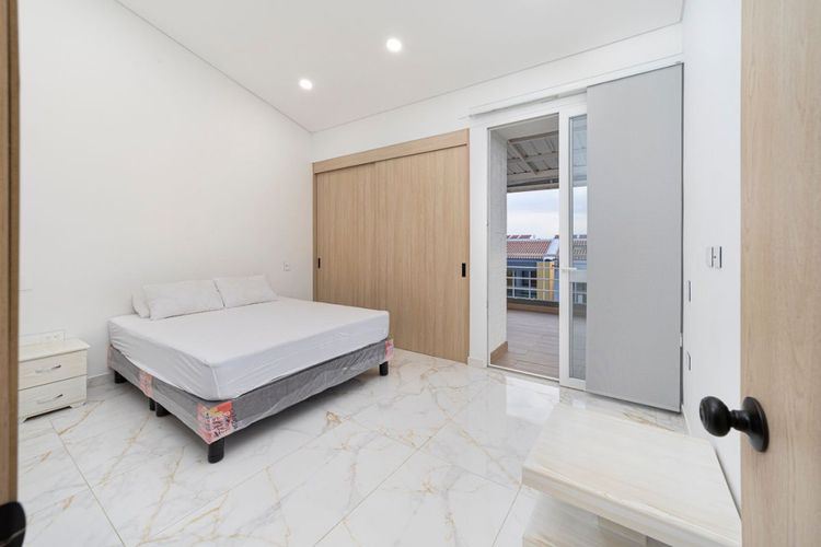 Casa de 5 alcobas en venta en San Isidro, Jamundí, 221 m² · foto 3 de 7