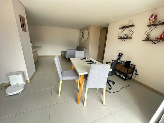 Apartamento de 3 alcobas en venta en Vegas De San Jose, Sabaneta, 92 m² · foto 3 de 16