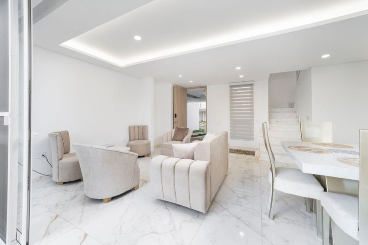 Casa de 5 alcobas en venta en San Isidro, Jamundí, 221 m² · foto 4 de 7