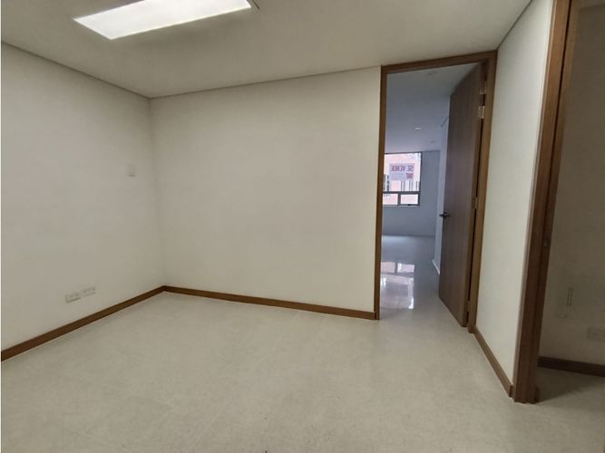 Consultorio en venta en Los Pinos, Medellín, 41 m² · foto 2 de 18
