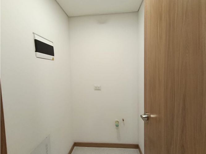 Consultorio en venta en Los Pinos, Medellín, 41 m² · foto 10 de 18