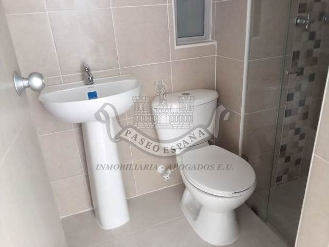 Apartamento de 2 alcobas en venta en Cr. Los Caobos, Girón, 46 m² · foto 7 de 11