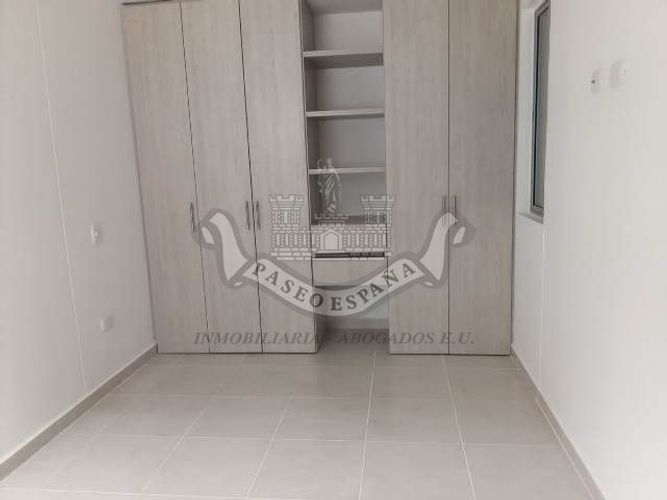 Apartamento de 2 alcobas en venta en Cr. Los Caobos, Girón, 46 m² · foto 6 de 11