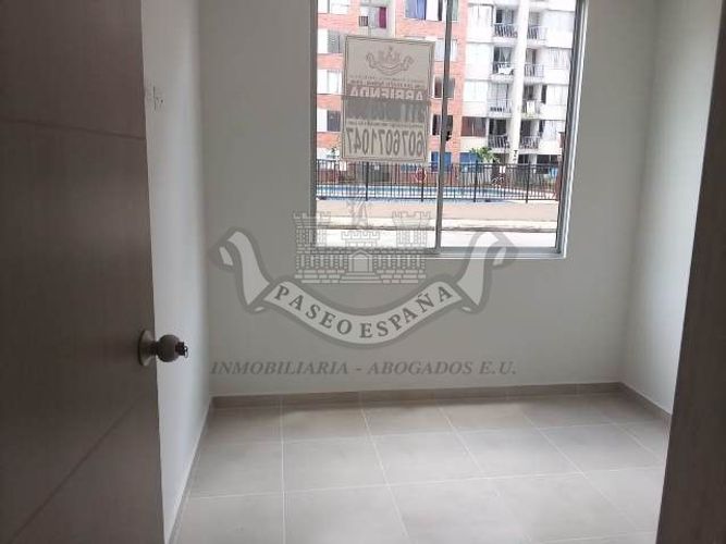 Apartamento de 2 alcobas en venta en Cr. Los Caobos, Girón, 46 m² · foto 4 de 11