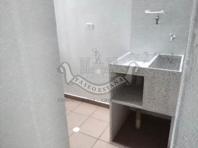 Apartamento de 2 alcobas en venta en Cr. Los Caobos, Girón, 46 m² · foto 3 de 11