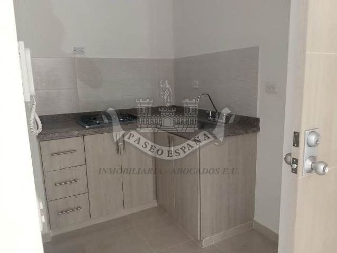 Apartamento de 2 alcobas en venta en Cr. Los Caobos, Girón, 46 m² · foto 2 de 11