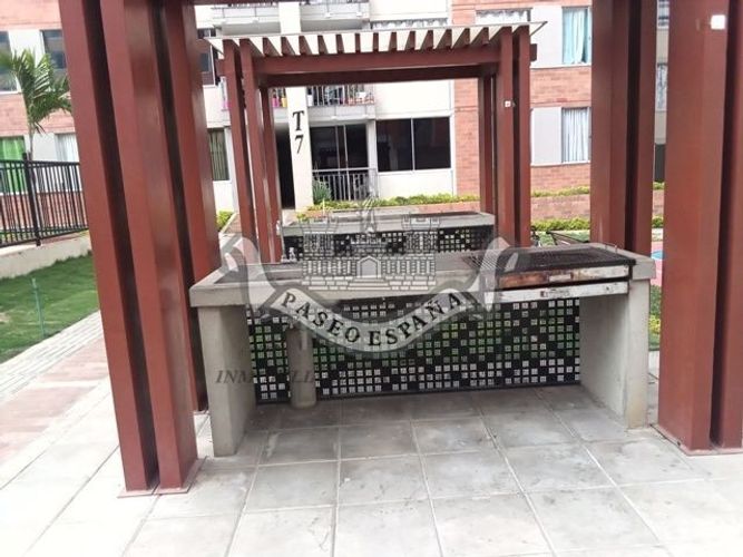 Apartamento de 2 alcobas en venta en Cr. Los Caobos, Girón, 46 m² · foto 8 de 11
