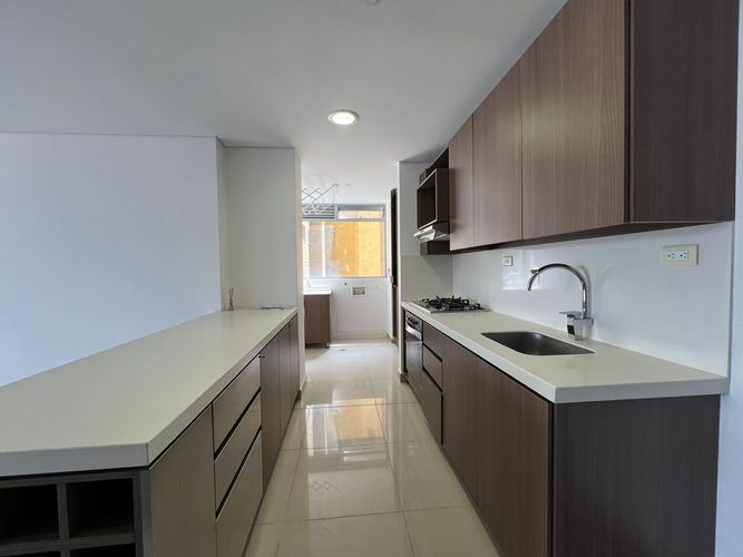 Apartamento de 3 alcobas en venta en El Poblado, Medellín, 120 m² · foto 3 de 18