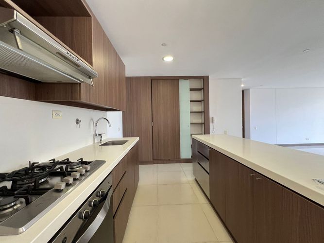 Apartamento de 3 alcobas en venta en El Poblado, Medellín, 120 m² · foto 4 de 18