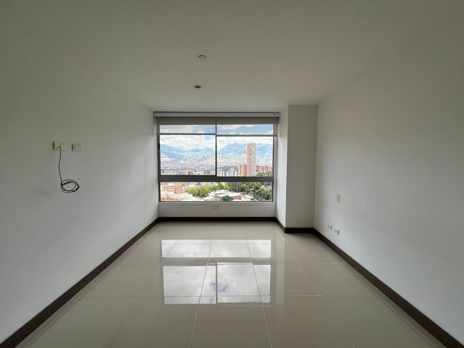 Apartamento de 3 alcobas en venta en El Poblado, Medellín, 120 m² · foto 2 de 18