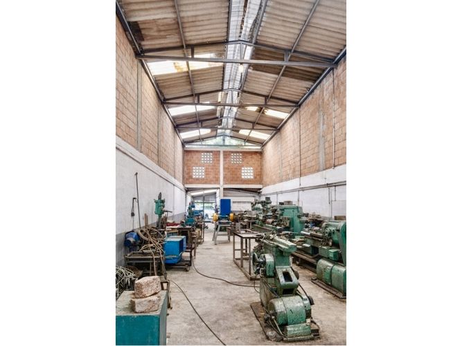 Bodega en venta en Troncal, Cali, 168 m² · foto 2 de 11