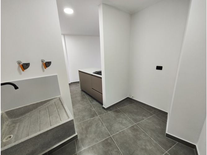 Apartaestudio en venta en Loma Del Escobero, Medellín, 49 m² · foto 11 de 11