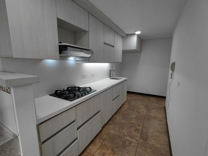 Apartamento de 3 alcobas en arriendo en El Diamante No. 2, Medellín, 83 m² · foto 2 de 24