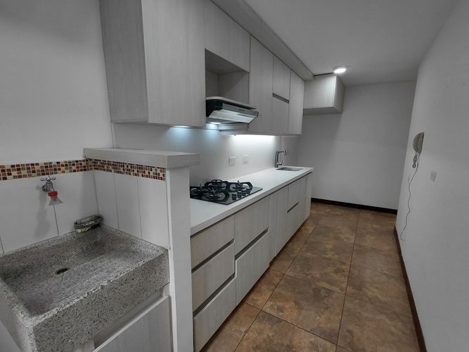 Apartamento de 3 alcobas en arriendo en El Diamante No. 2, Medellín, 83 m² · foto 6 de 24