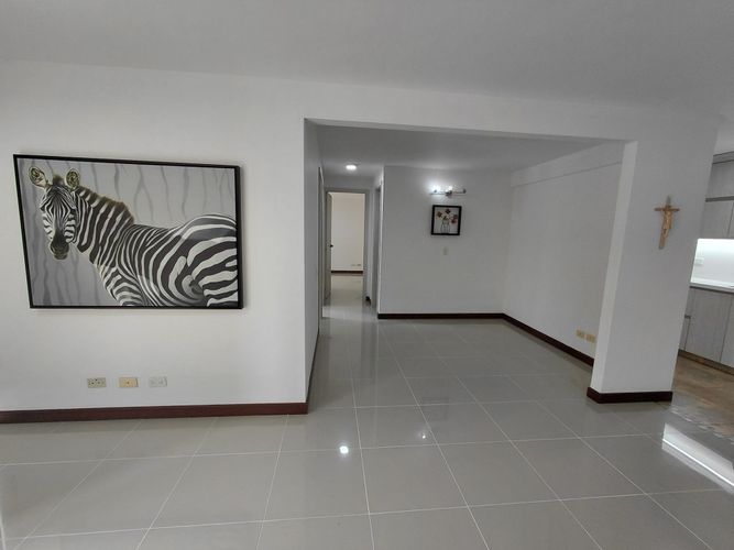 Apartamento de 3 alcobas en arriendo en El Diamante No. 2, Medellín, 83 m² · foto 7 de 24