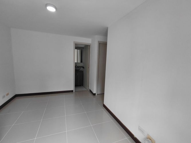 Apartamento de 3 alcobas en arriendo en El Diamante No. 2, Medellín, 83 m² · foto 19 de 24