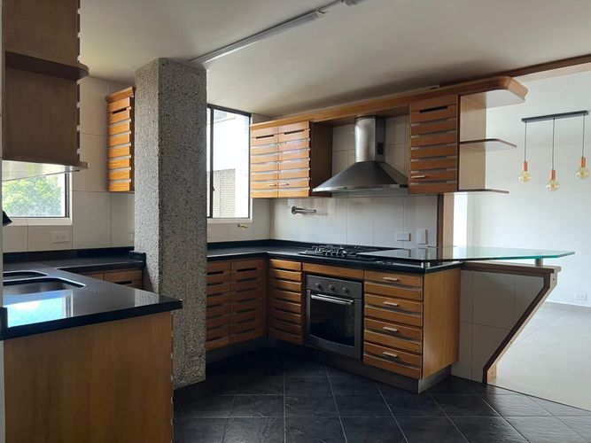 Apartamento de 3 alcobas en arriendo en El Poblado, Medellín, 178 m² · foto 4 de 18