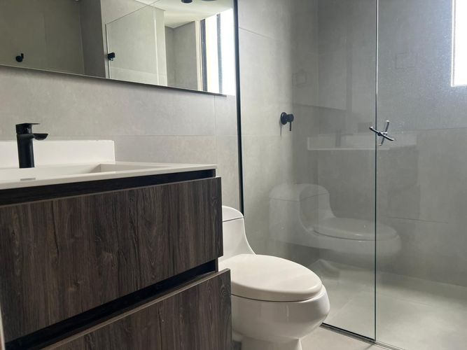 Apartamento de 3 alcobas en arriendo en El Poblado, Medellín, 178 m² · foto 17 de 18