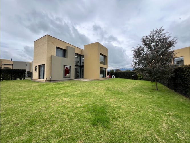 Casa de 3 alcobas en arriendo en Los Zipas, Cota, 244 m² · foto 4 de 24