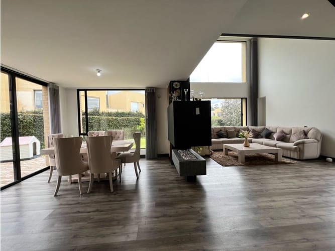 Casa de 3 alcobas en arriendo en Los Zipas, Cota, 244 m² · foto 9 de 24