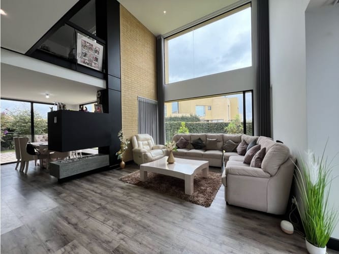 Casa de 3 alcobas en arriendo en Los Zipas, Cota, 244 m² · foto 10 de 24